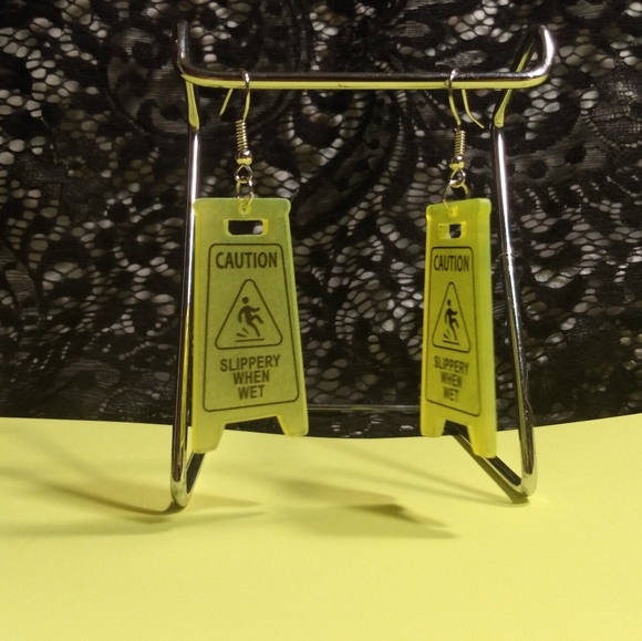 Caution Sign Earrings "Slippery When Wet" - Picture 3 of 4